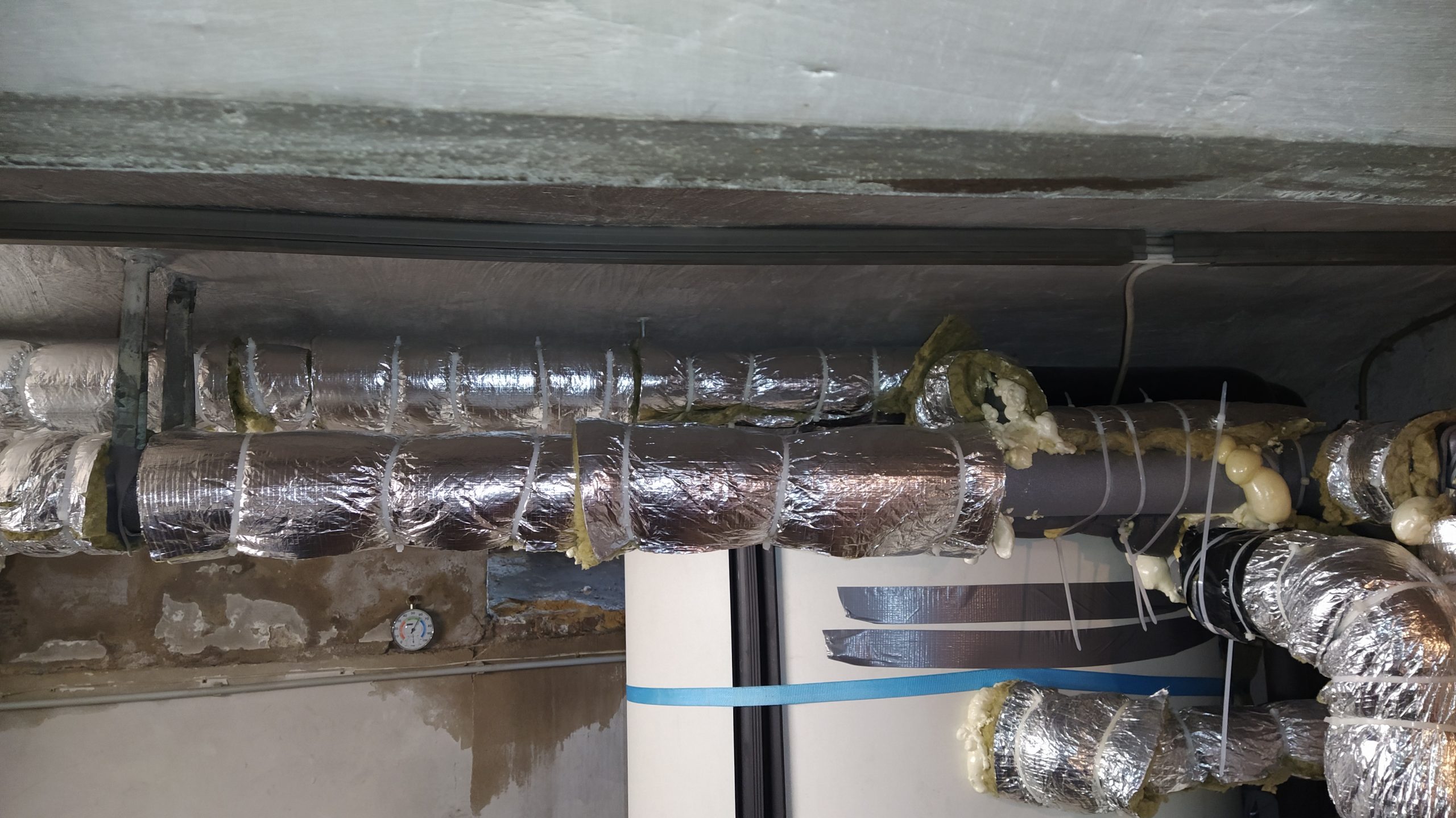 Dämmung von Heizungsrohren und Pufferspeicher